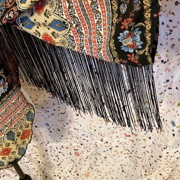 See You Monday women’s paisley print and black fringe sleeved blouse. Boho chic! - Picture 4 of 9